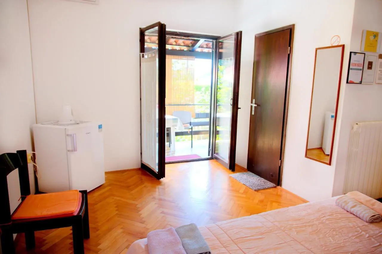 Nada Rooms 52 Пула